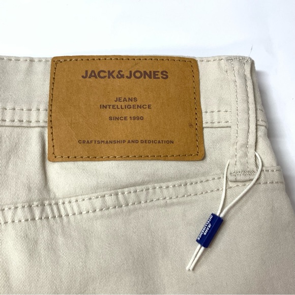 Jack & Jones 5-Pocket Mid Rise Casual Shorts in Light Taupe - Picture 6 of 9